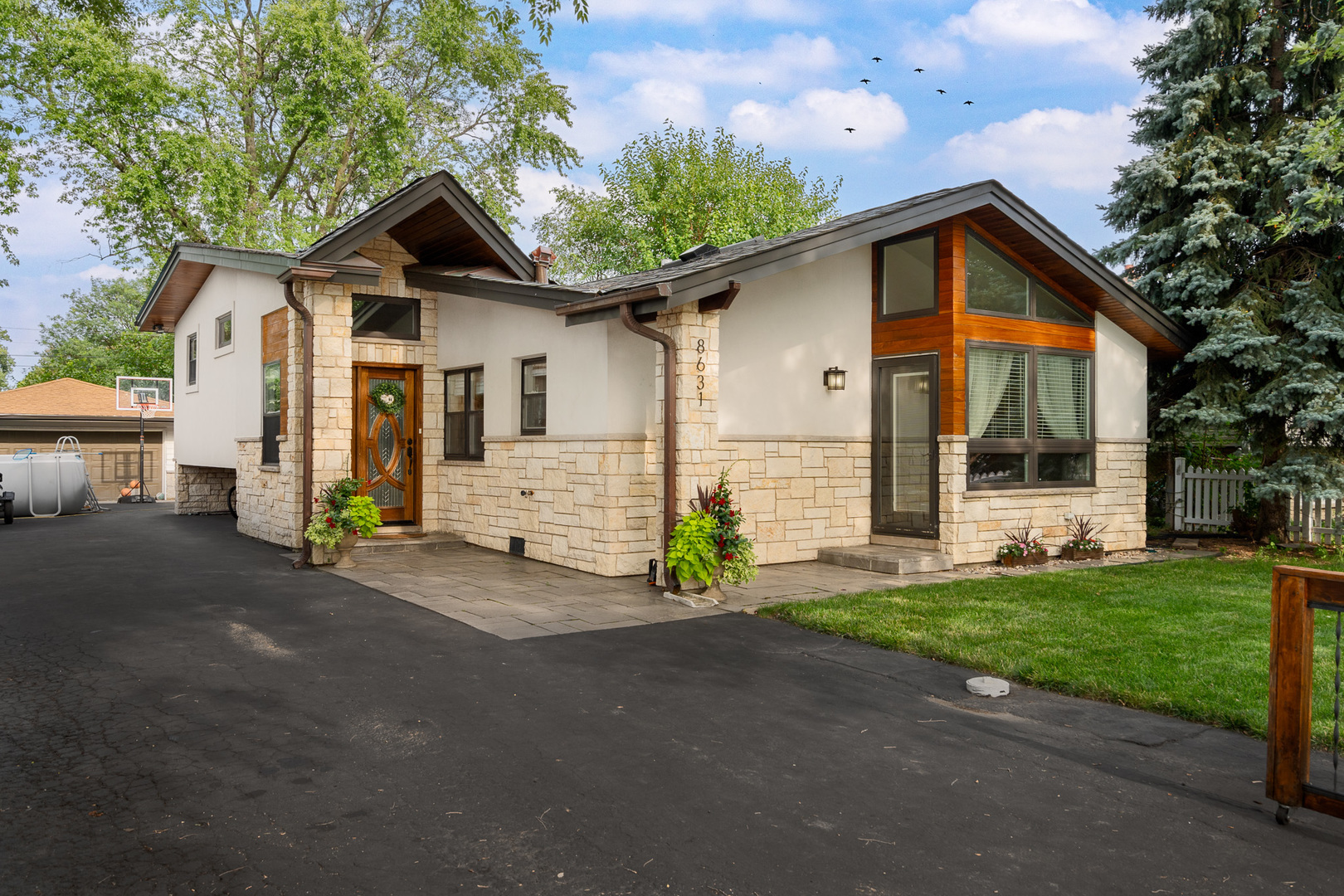 Property Photo:  8631 Newland Avenue  IL 60459 