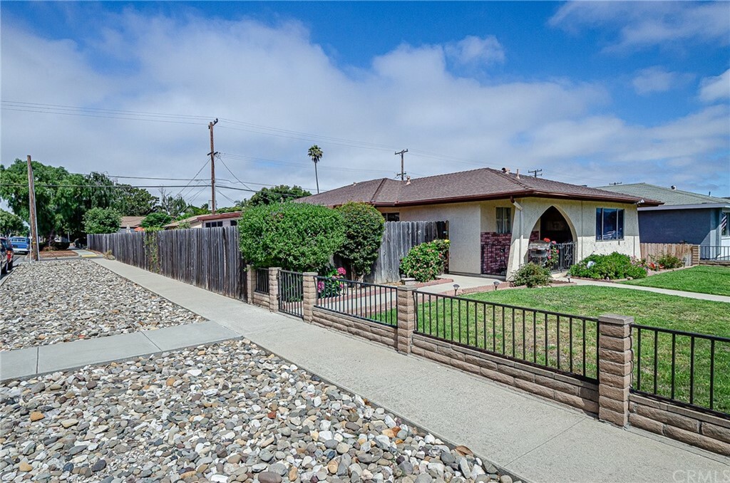 Property Photo: 601 N 7th Street CA 93436