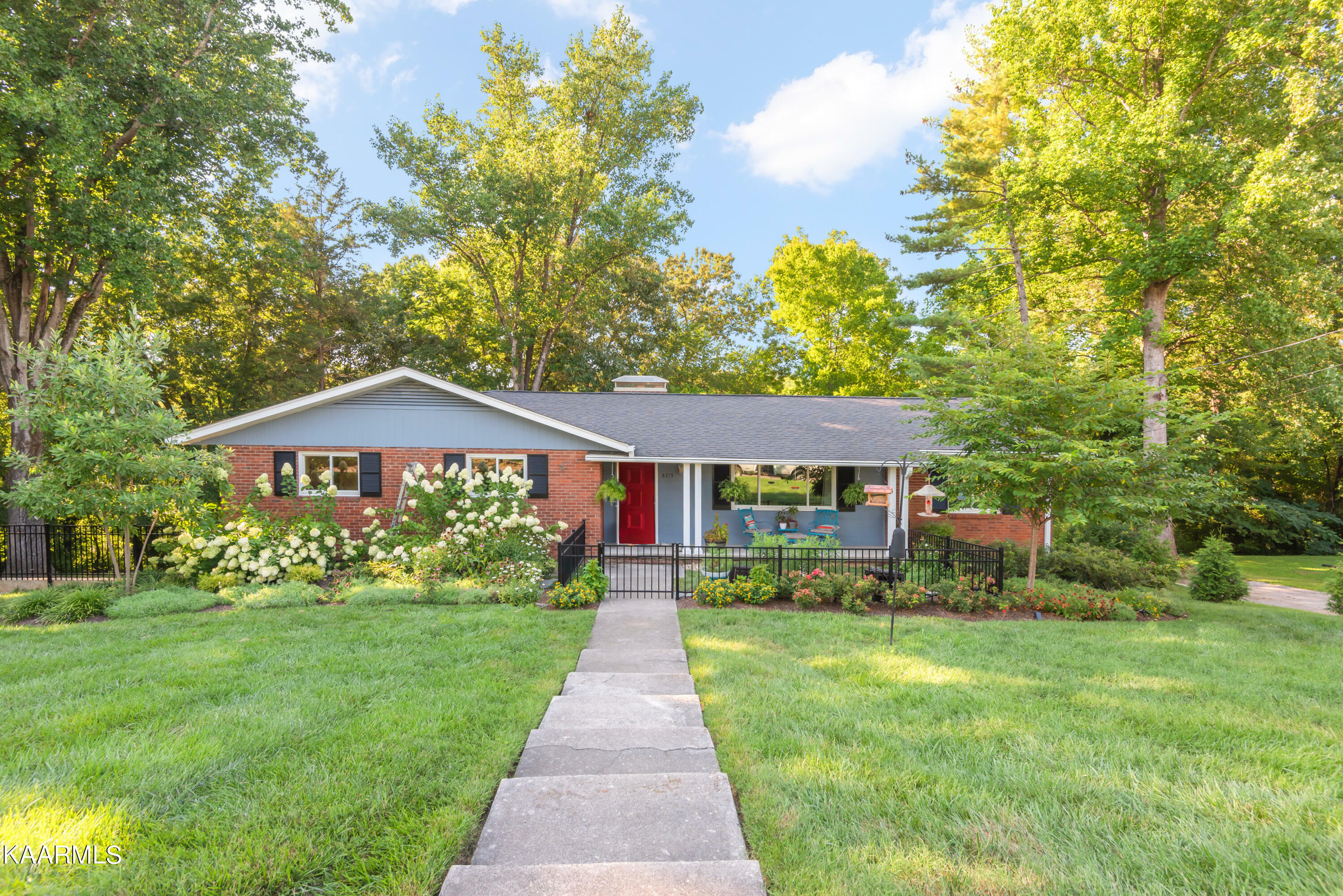 Property Photo:  8215 Chesterfield Drive  TN 37909 