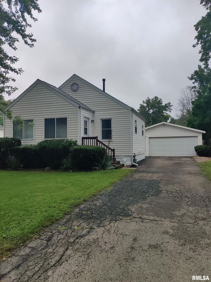 3608 N Gale  Peoria IL 61604 photo