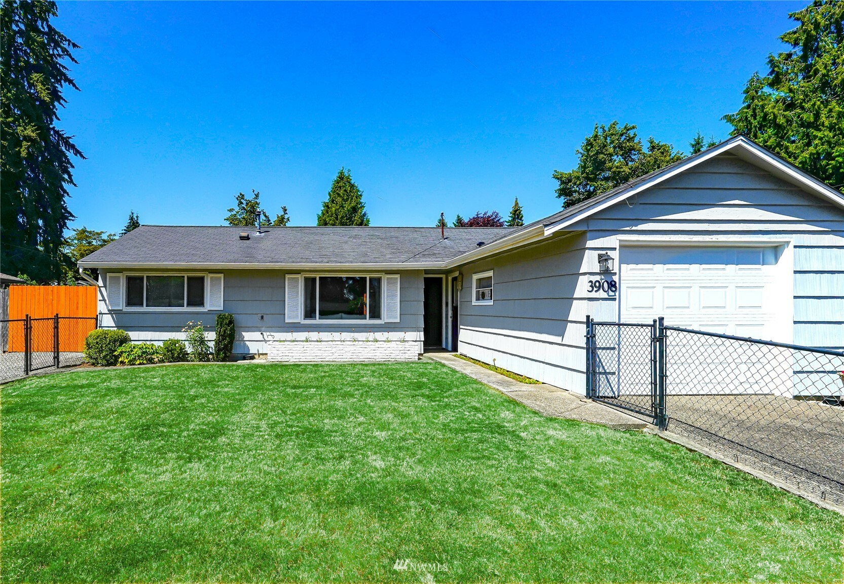 Property Photo:  3908 NE 22nd Street  WA 98056 