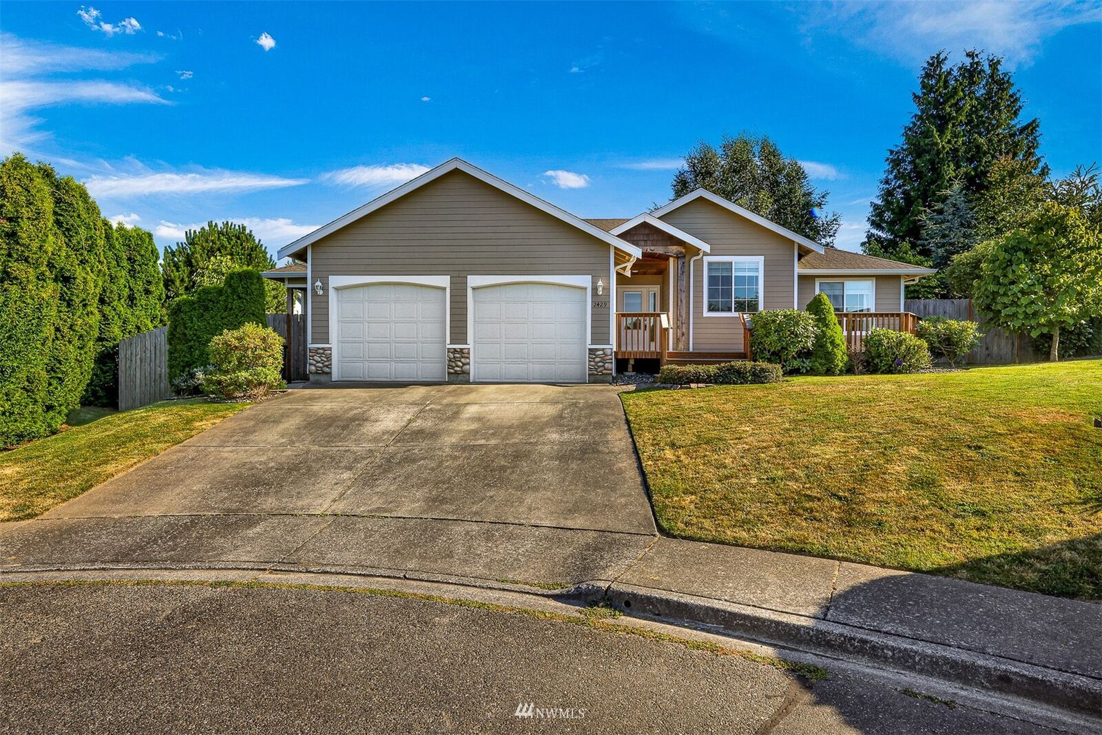 Property Photo:  2429 Pine Place  WA 98248 
