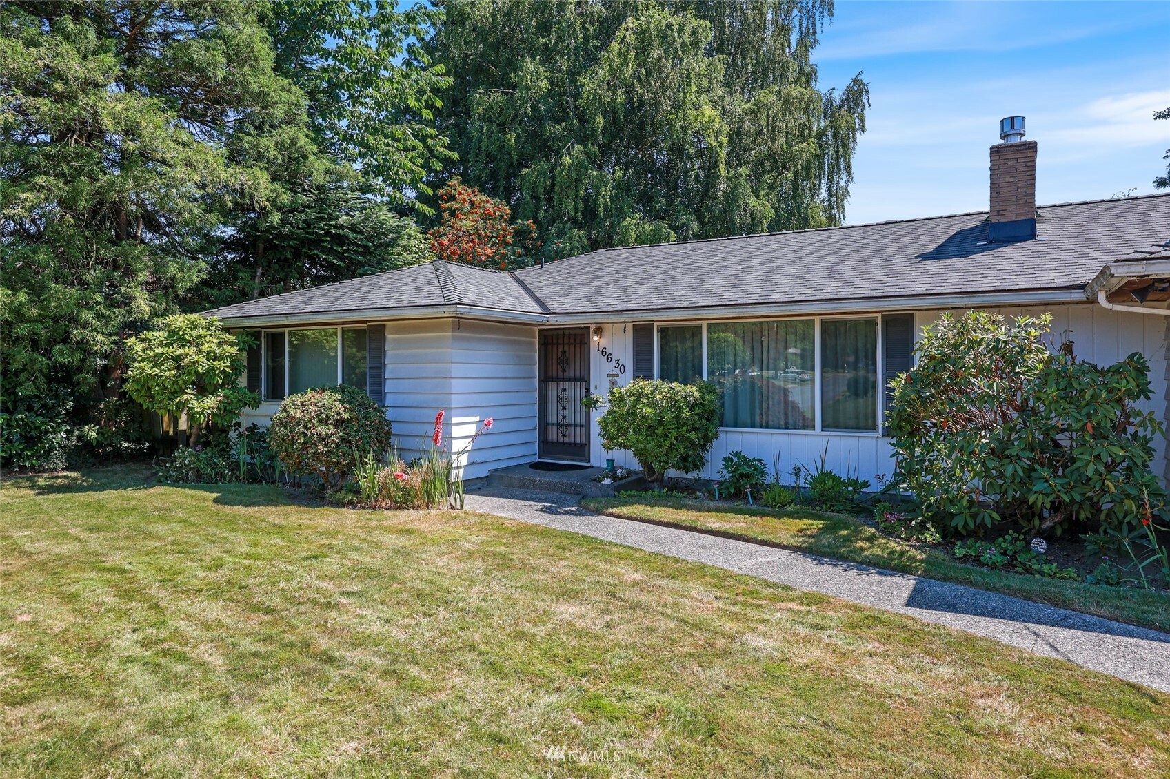 Property Photo:  16630 3rd Avenue S  WA 98148 