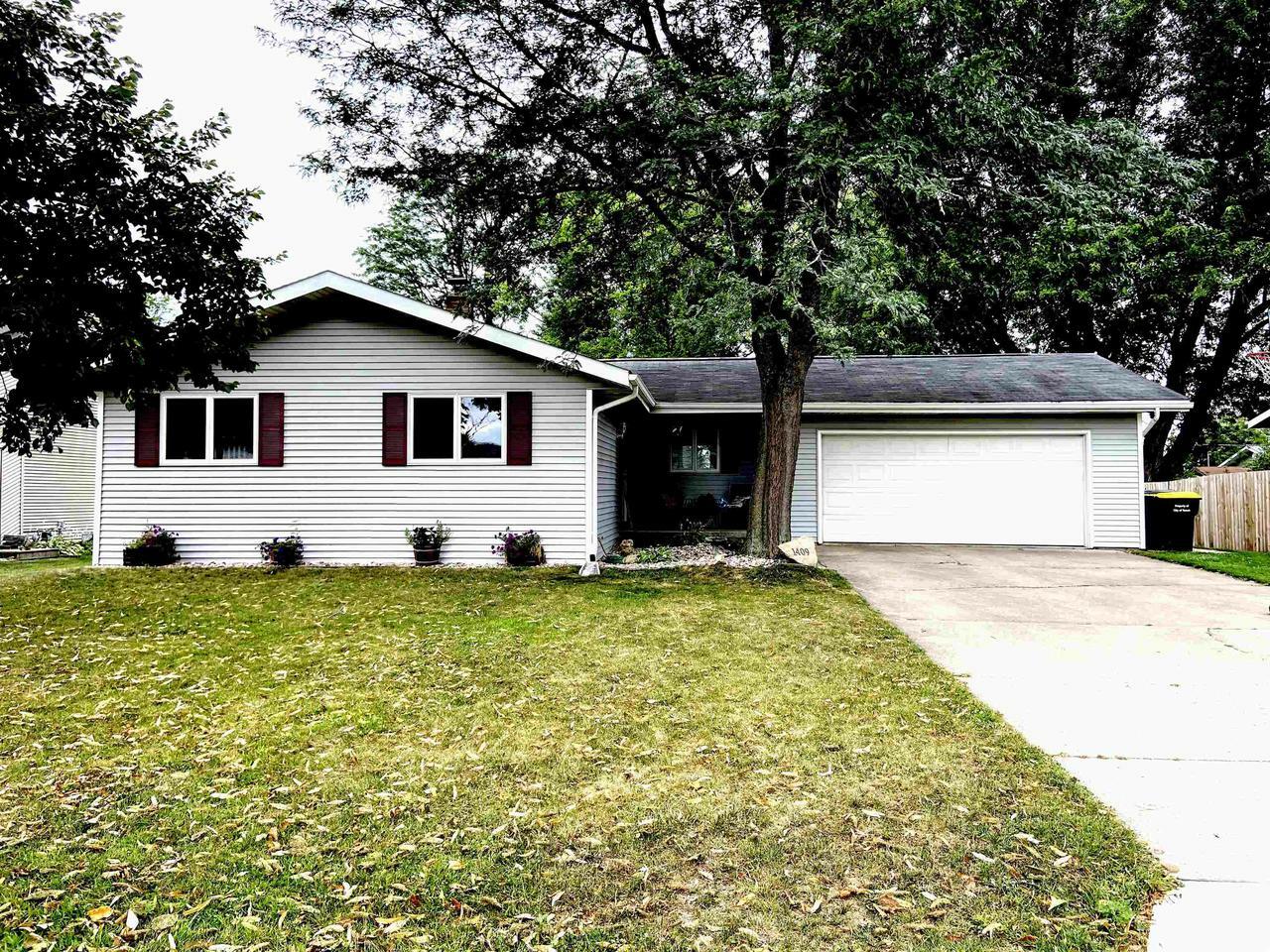 Property Photo:  1409 Grant St  WI 54660 