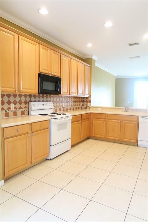 Property Photo:  3190 Stonington Run  FL 34746 