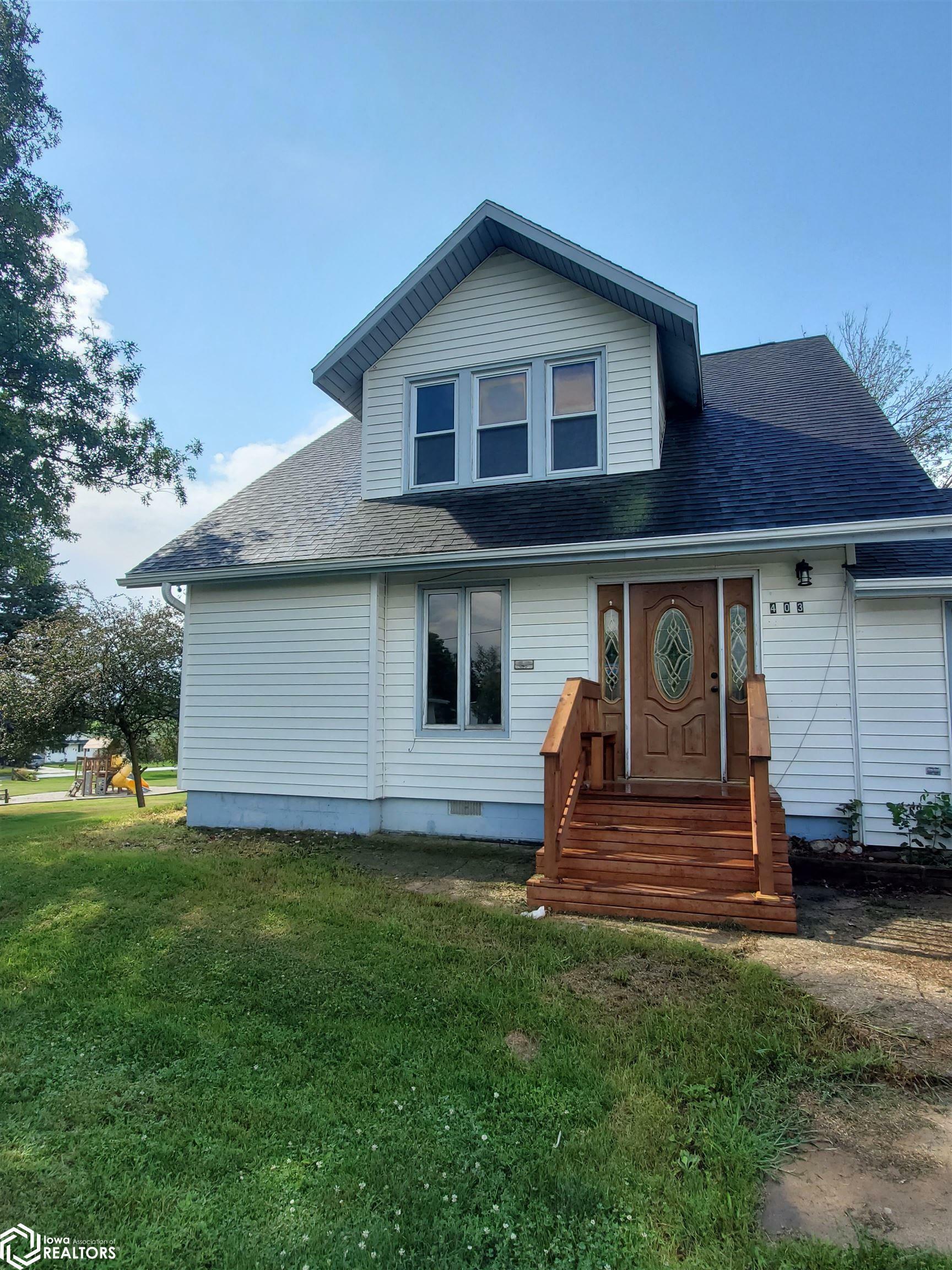 Property Photo:  403 Maple Street  IA 50632 