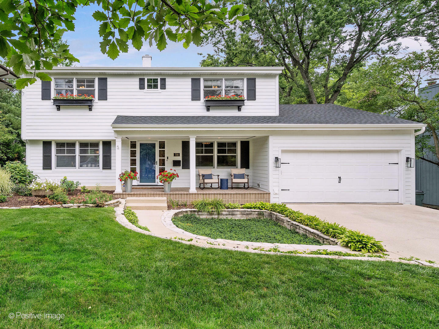 Property Photo: 708 Hillside Avenue IL 60137