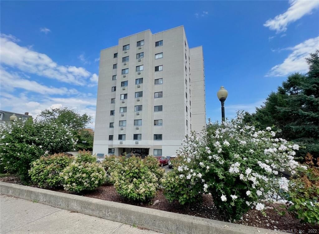 Property Photo:  51 Schuyler Avenue 9F  CT 06902 