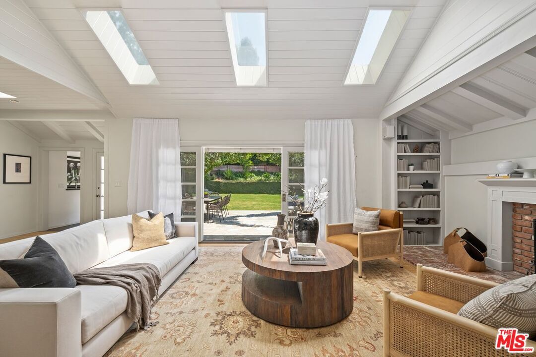 Property Photo:  9540   Dalegrove Dr  CA 90210 