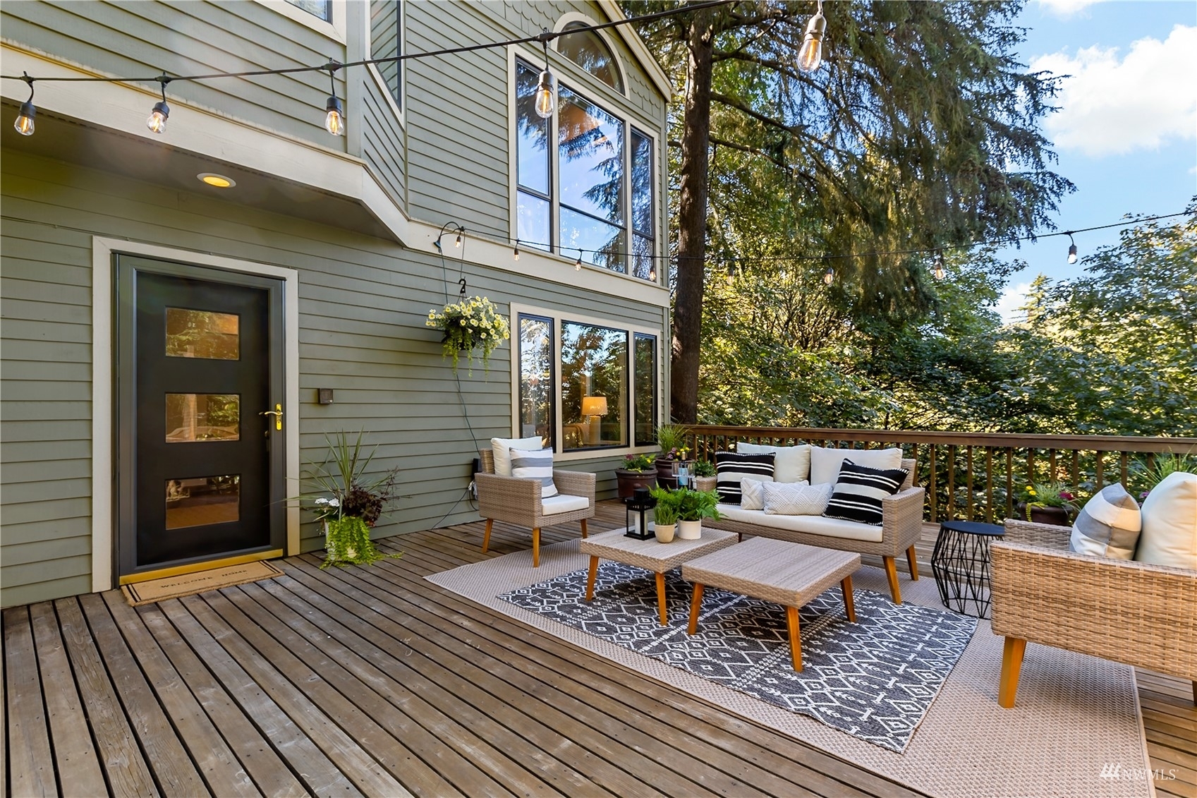 Property Photo:  2114 Walnut Avenue SW  WA 98116 