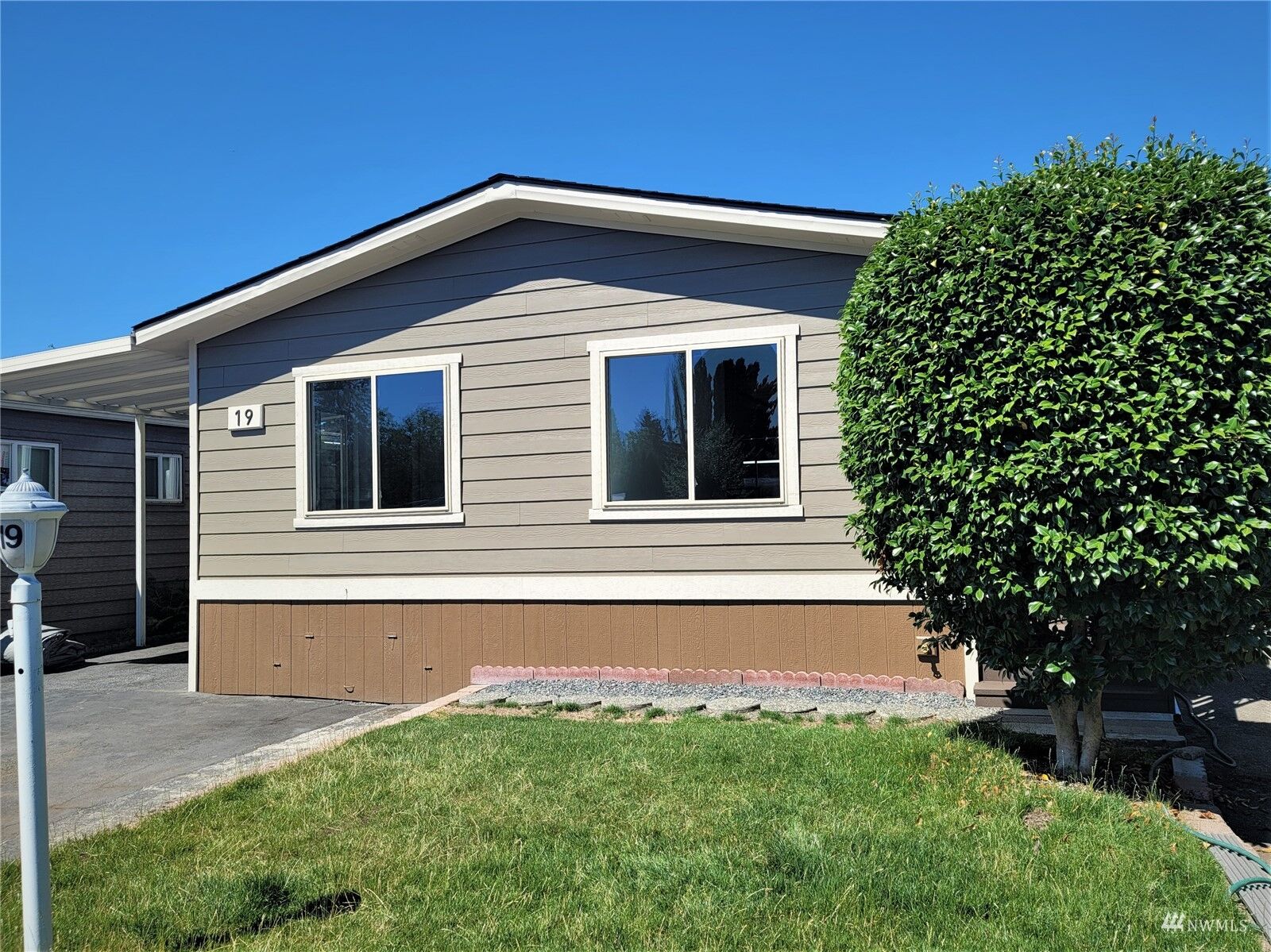 Property Photo: 7031 NE 175th Street 19 WA 98028