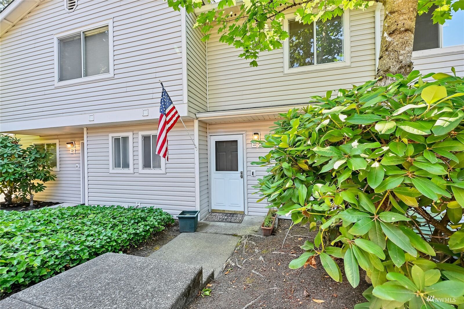 Property Photo:  18910  Bothell-Everett Highway E-2  WA 98012 