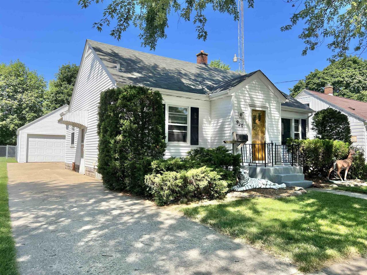 Property Photo: 920 Cleveland St WI 53511