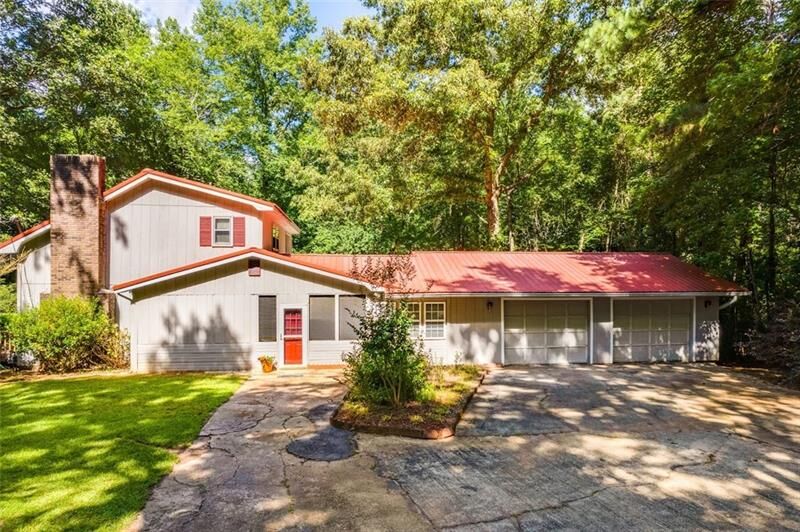 Property Photo:  150 W Lake Drive  GA 30117 