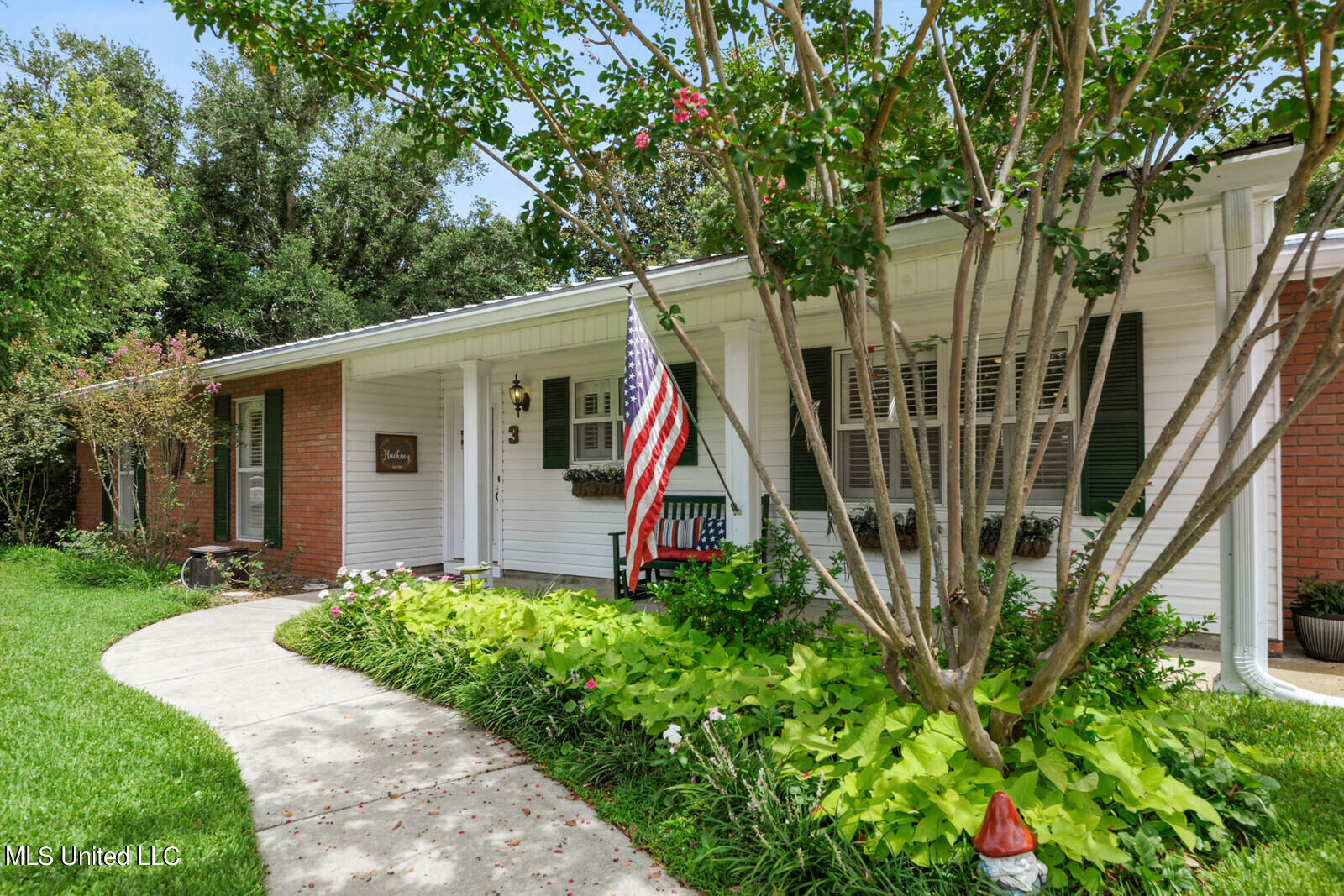 Property Photo:  3 Chimney Cross  MS 39560 