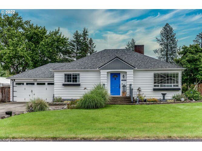 Property Photo:  9982 SW Johnson St  OR 97223 