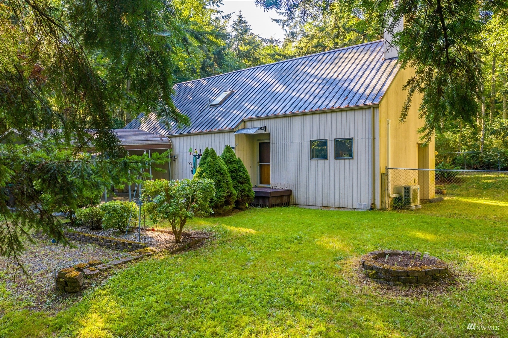 Property Photo:  1130 Huckleberry Lane  WA 98277 