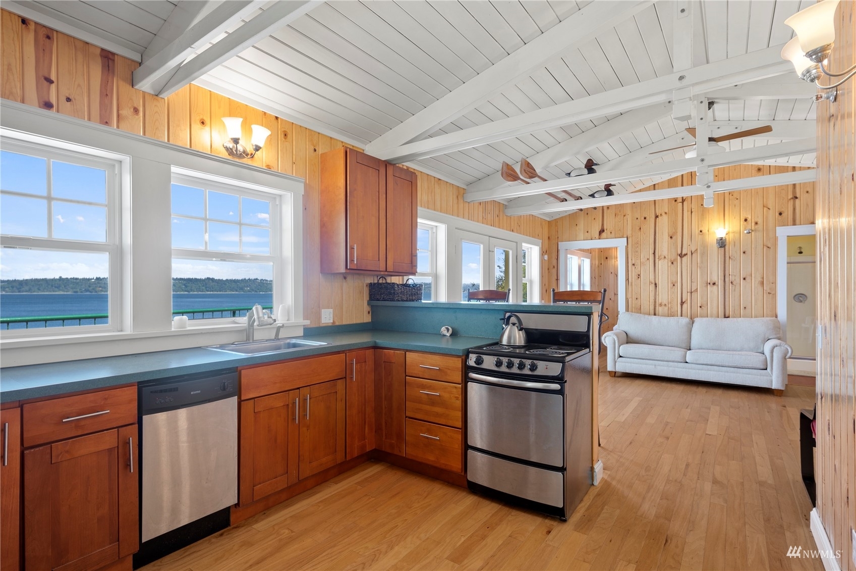 Property Photo:  4224 SW Luana Beach Road  WA 98070 