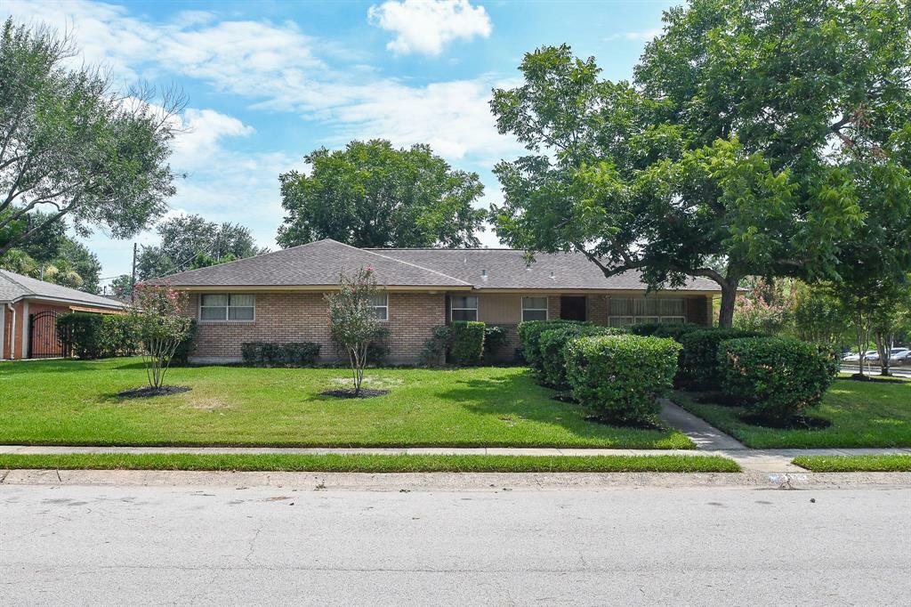 Property Photo: 6335 NW Wynnwood Ln TX 77008