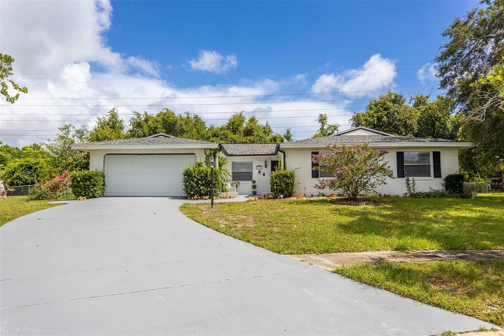 Property Photo:  1119 W Willow Run Drive  FL 32129 