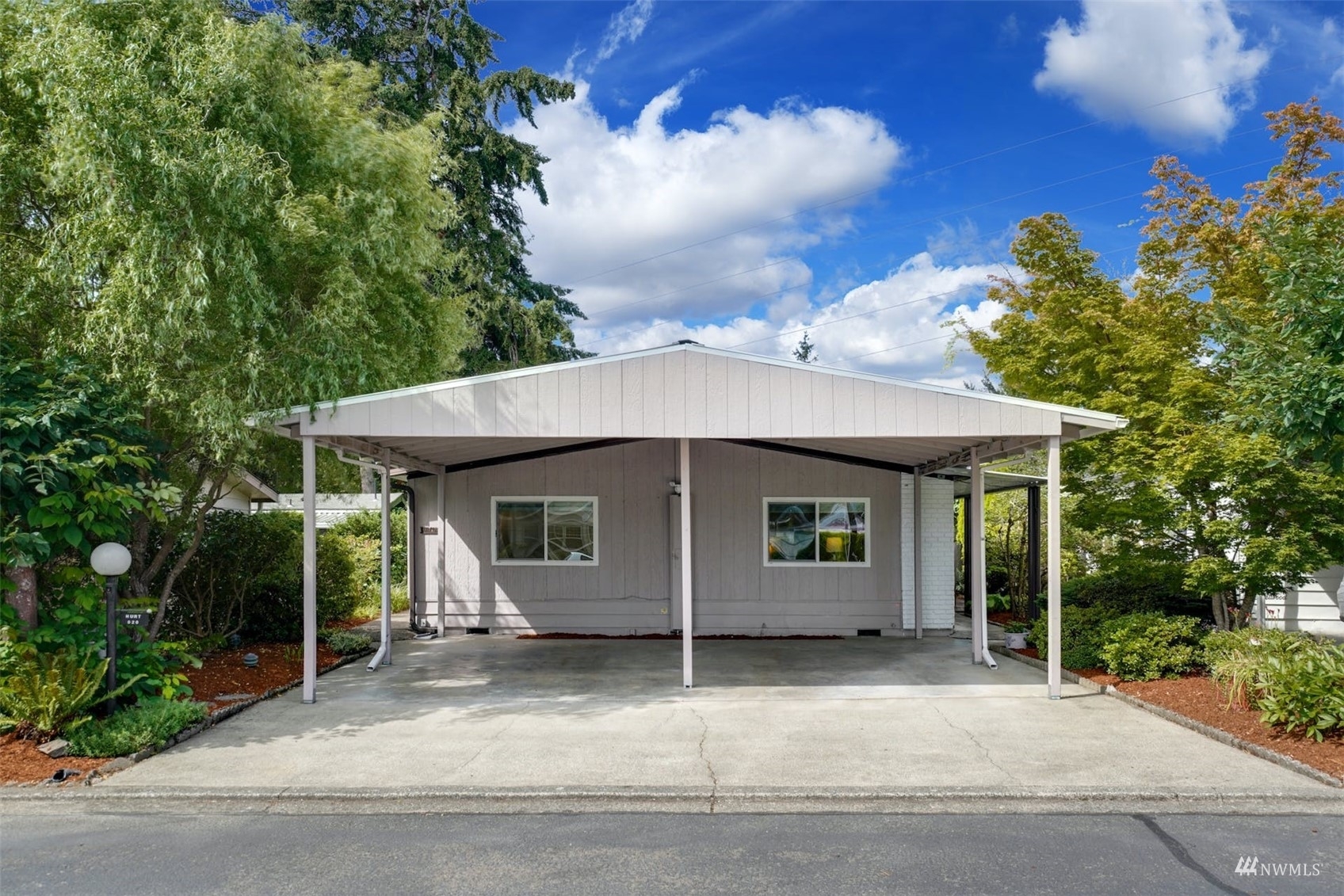 Property Photo:  201 Union Avenue SE 20  WA 98059 