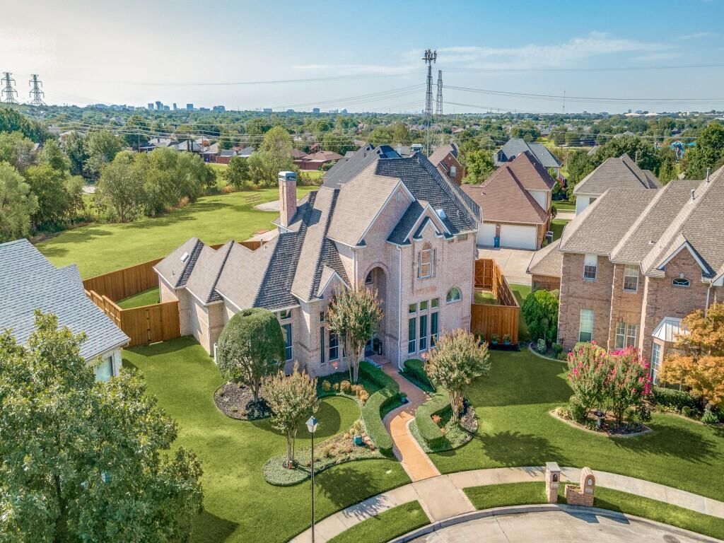 Property Photo: 2316 Southern Circle TX 75006