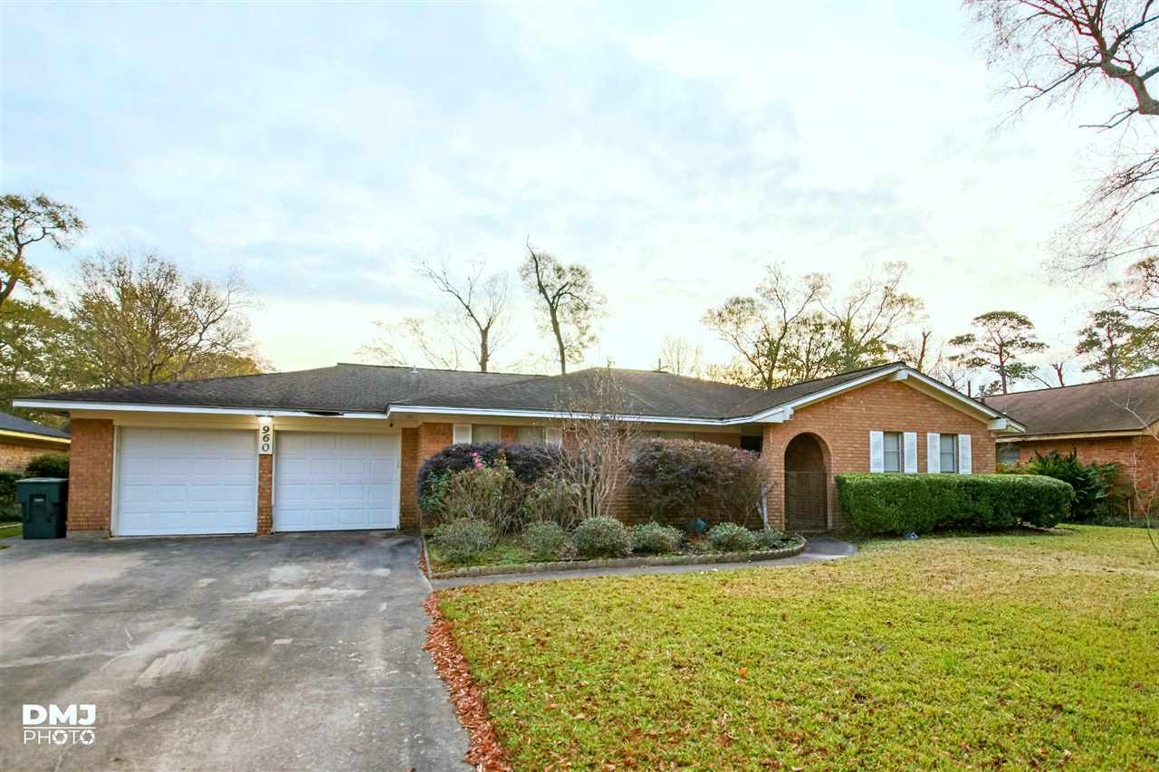 Property Photo:  960 Lockwood  TX 77706 