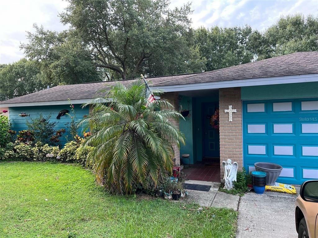 Property Photo:  608 Brentwood Place  FL 33511 