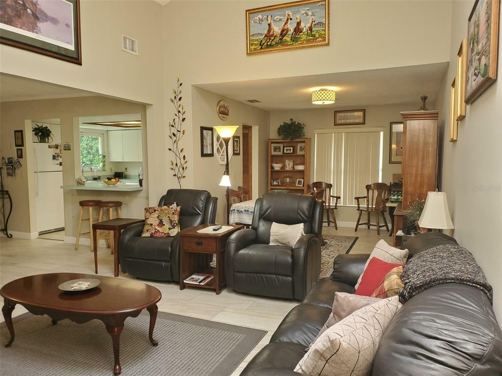 Property Photo:  4606 Autumnwind Court  FL 33624 