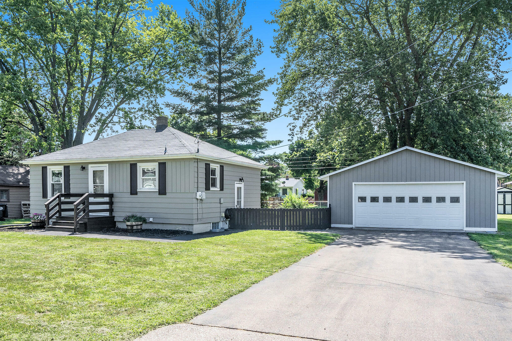 Property Photo: 690 Sheridan Road MI 49085