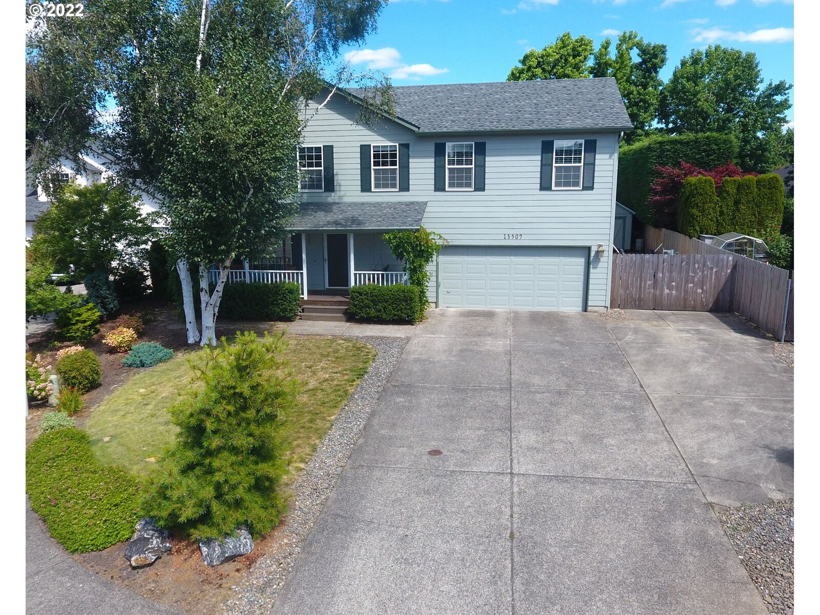 Property Photo: 13509 NE 5th Ct WA 98685