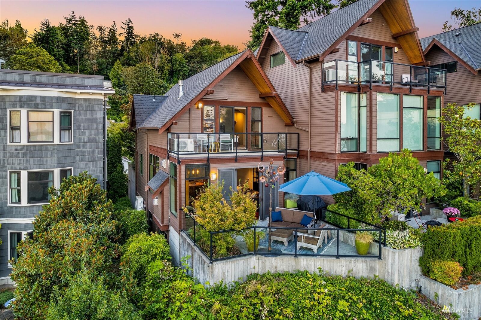 Property Photo: 309 Lakeside Ave S B WA 98144