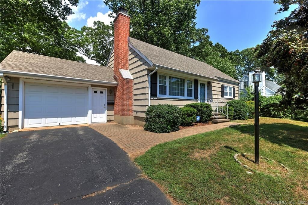 Property Photo:  416 Palmetto Road  CT 06606 