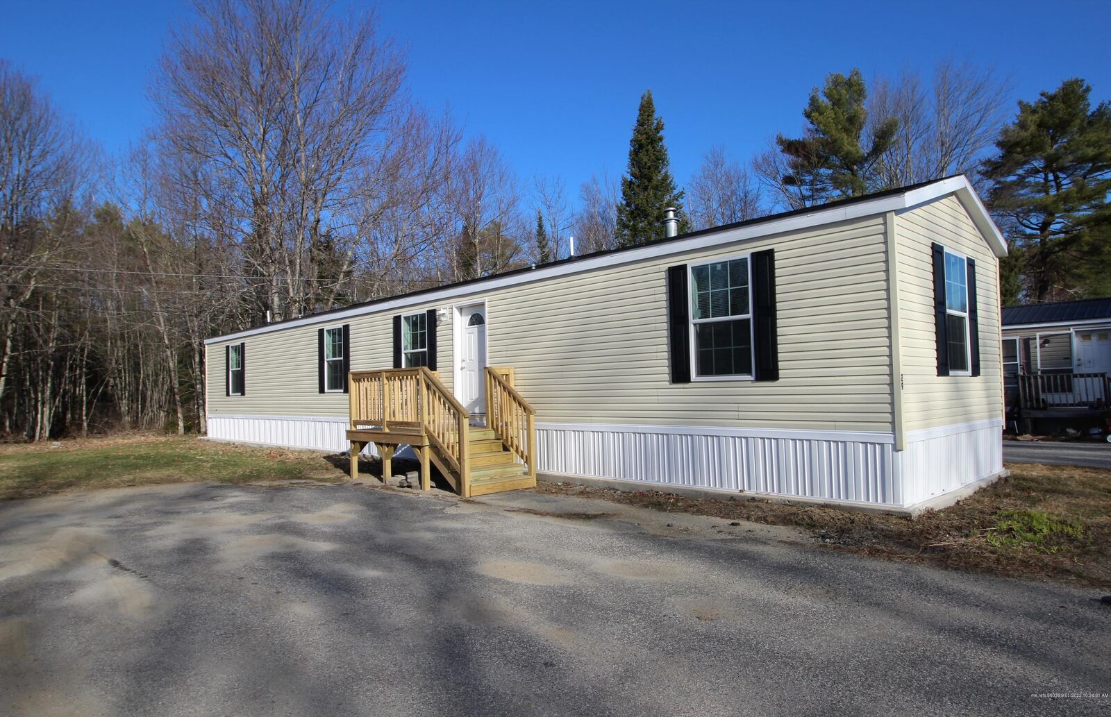 Property Photo: 29 Sabattus Creek Drive ME 04250