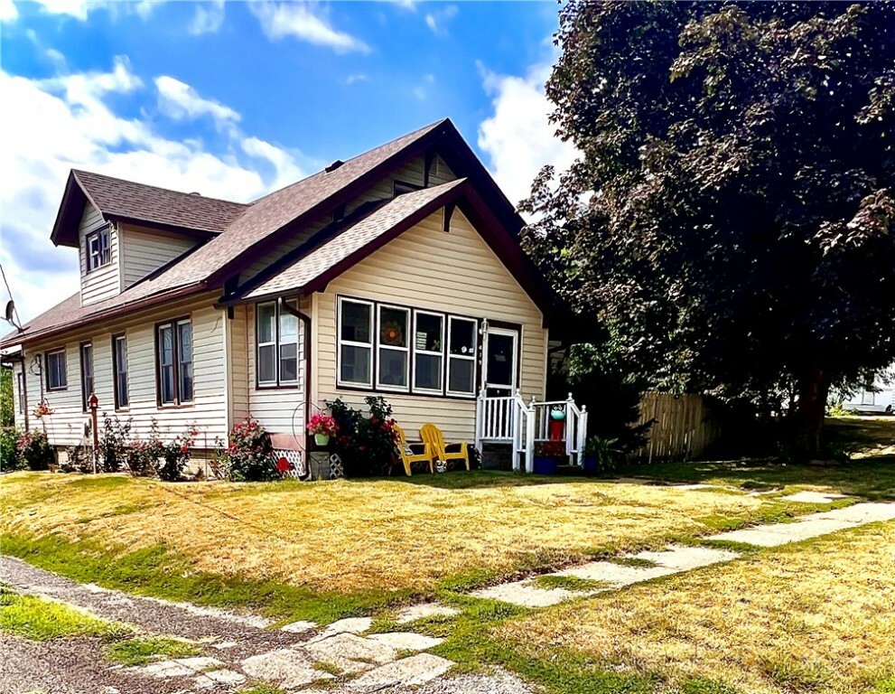 Property Photo:  419 Lyman Street  IA 50135 