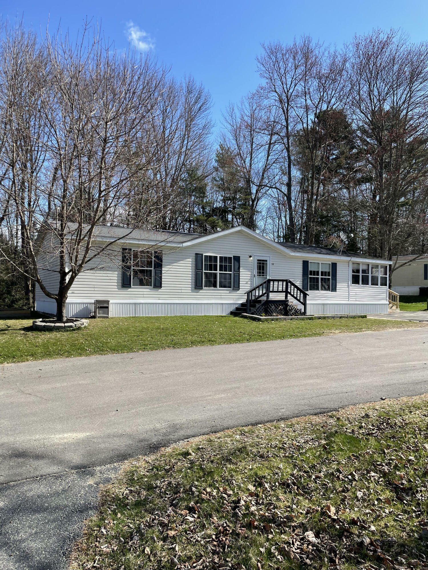 Property Photo: 19 Parkway ME 04287