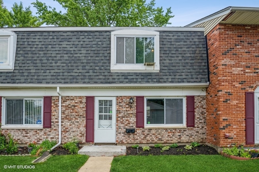 Property Photo: 1423 Tinnerella Avenue IL 60107
