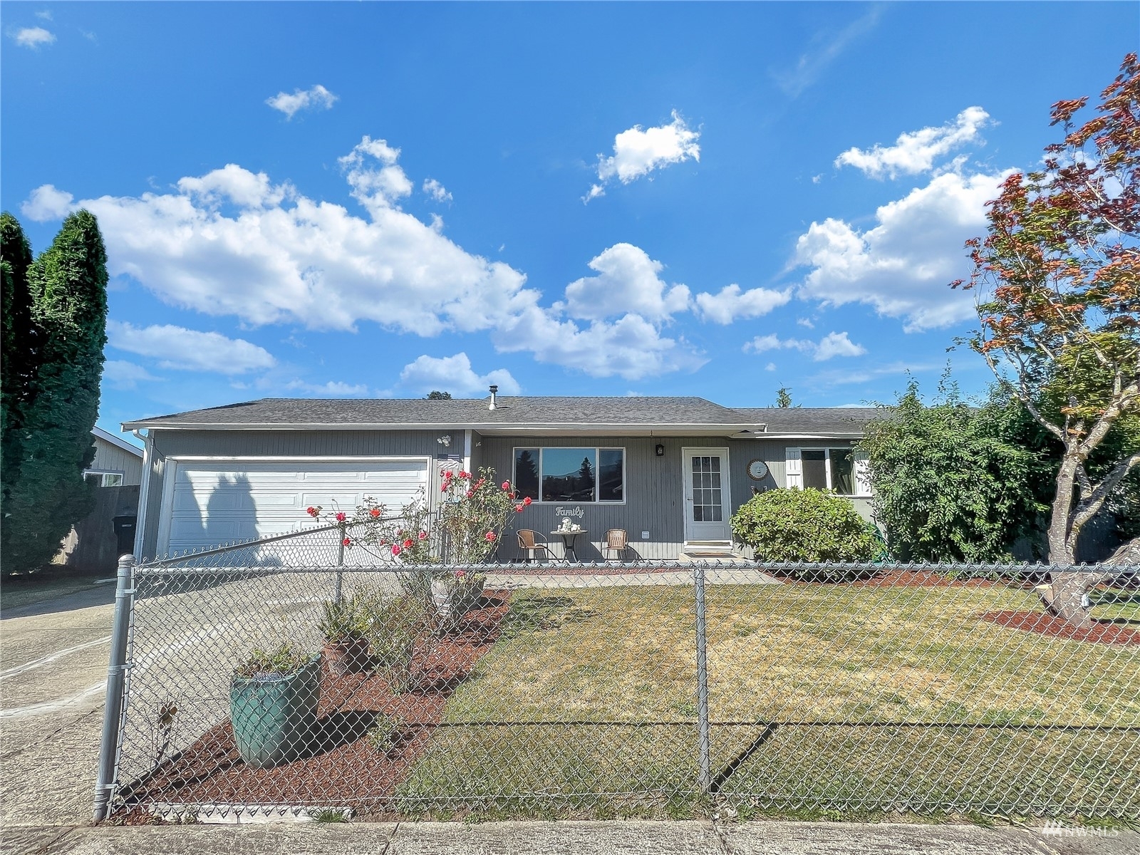 Property Photo:  522 Harmony Lane  WA 98022 