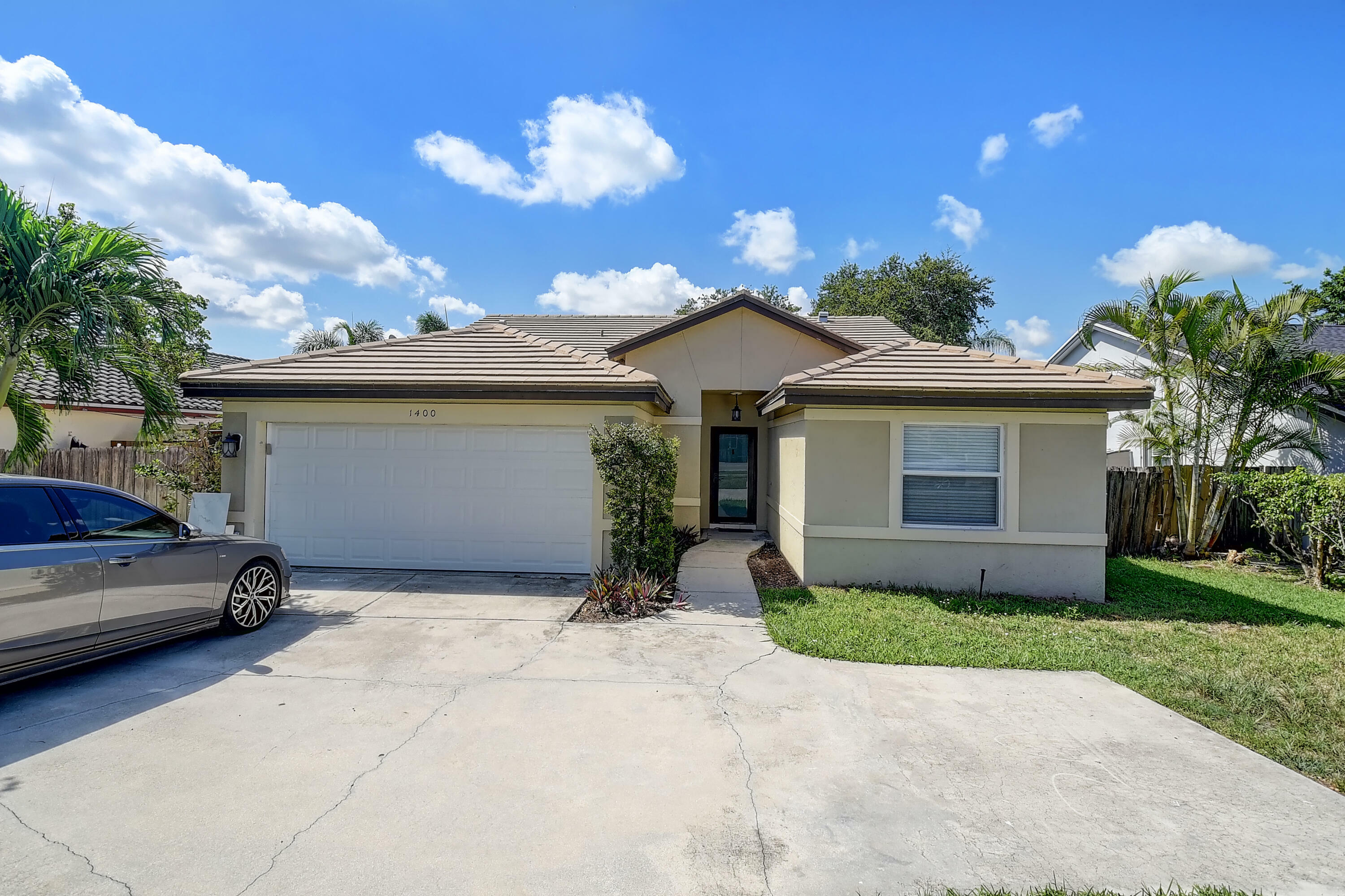 Property Photo:  1400 SW 18th Street  FL 33486 