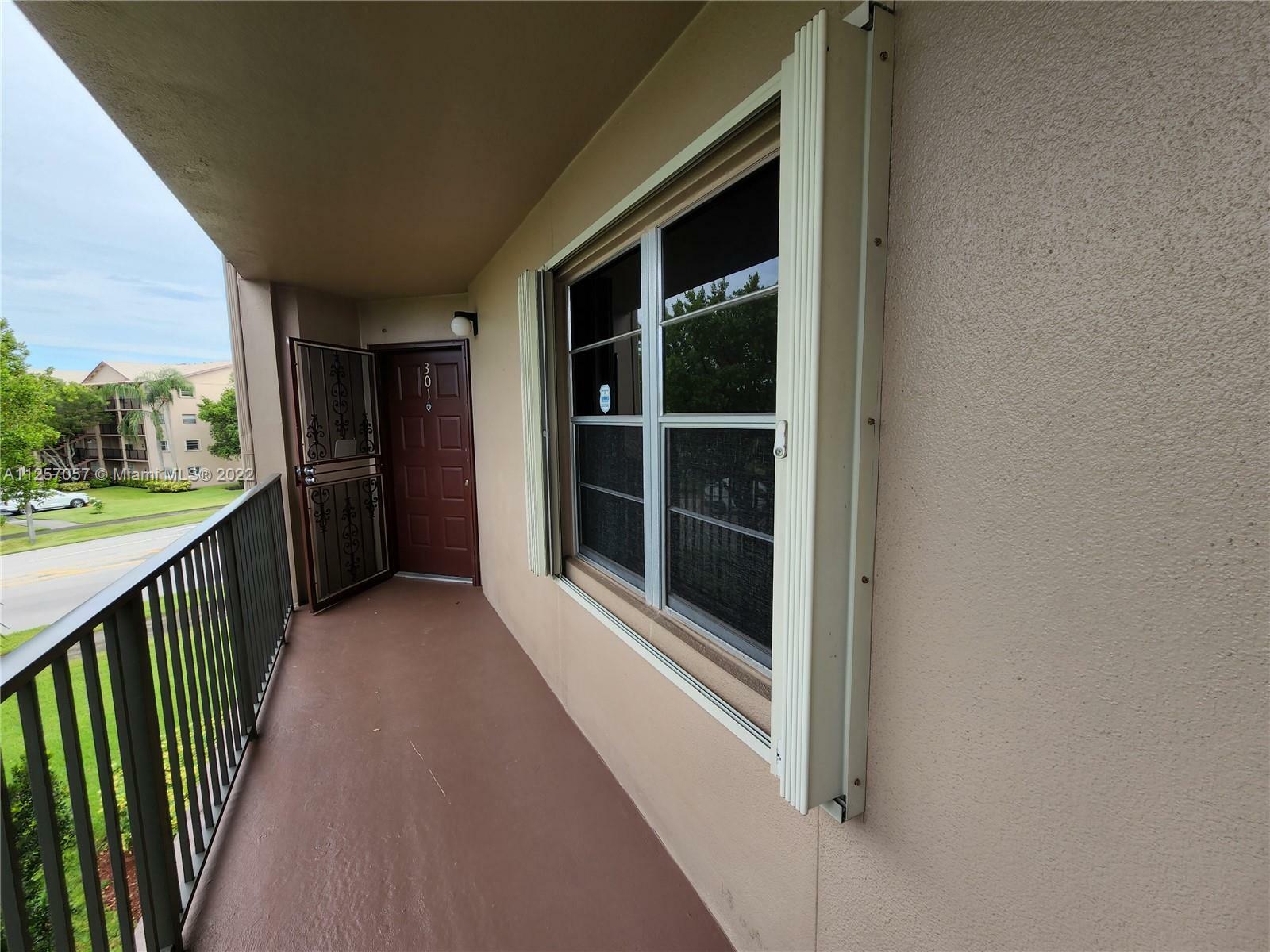 Property Photo:  500 SW 130th Ter 301A  FL 33027 