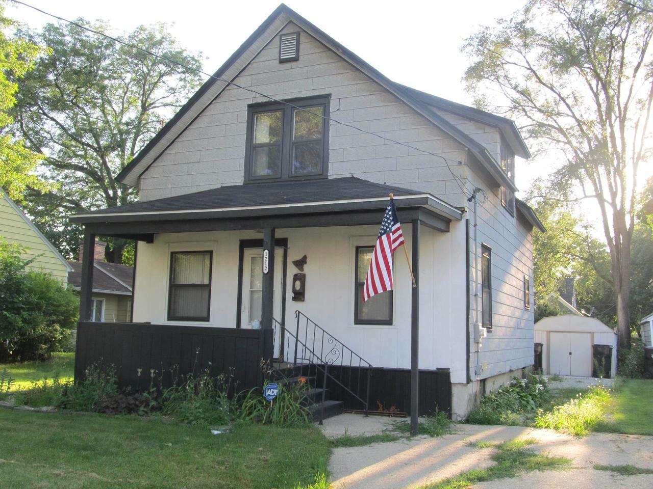 Property Photo:  1212 10th St  WI 53511 