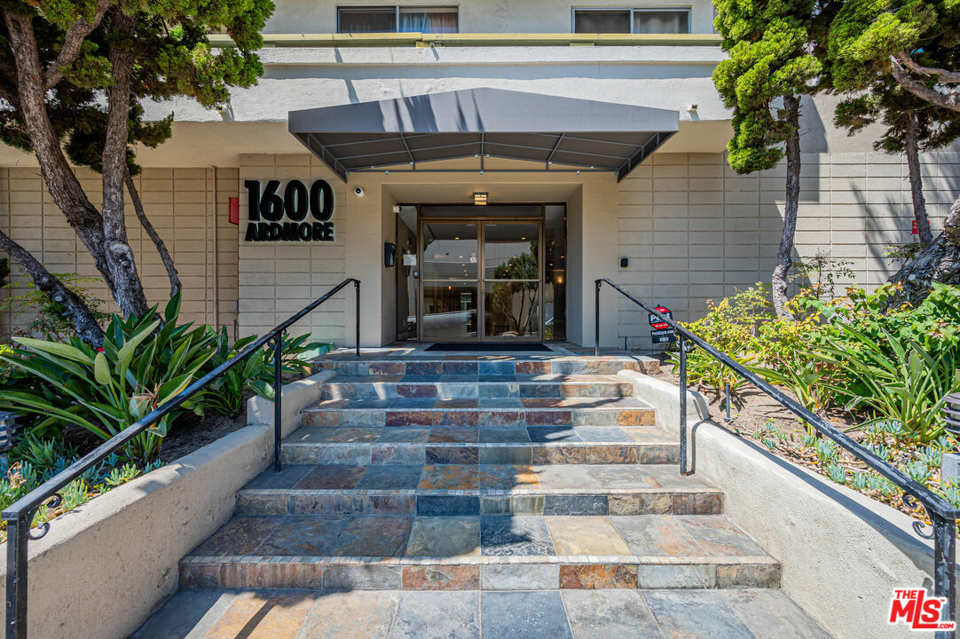 Property Photo:  1600   Ardmore Ave 132  CA 90254 