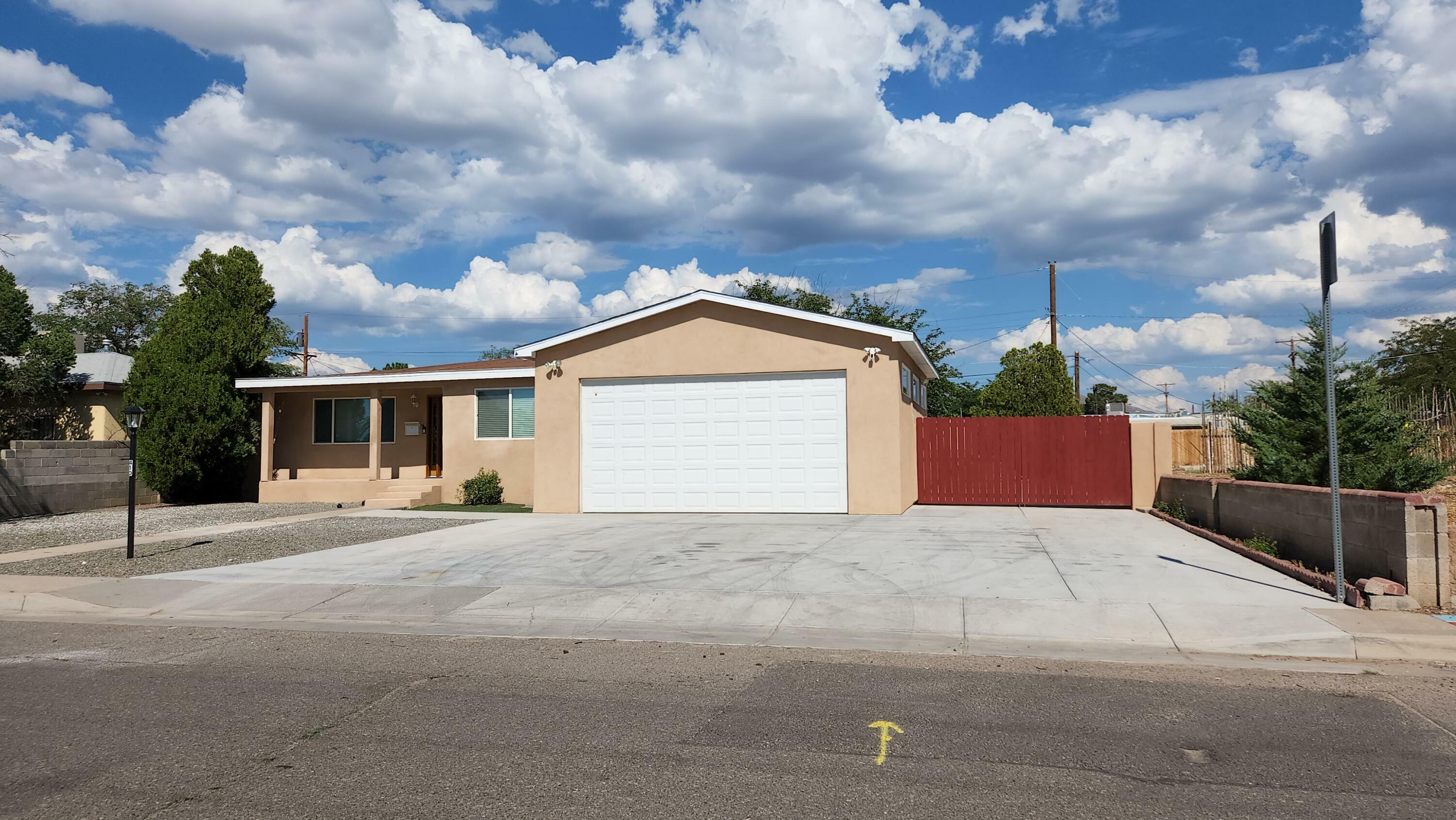 Property Photo:  410 Espanola Street NE  NM 87108 