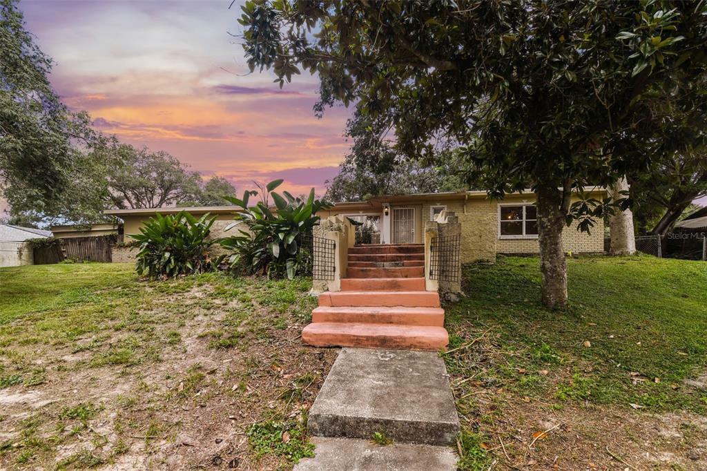 Property Photo: 5414 Riverhills Drive FL 33617
