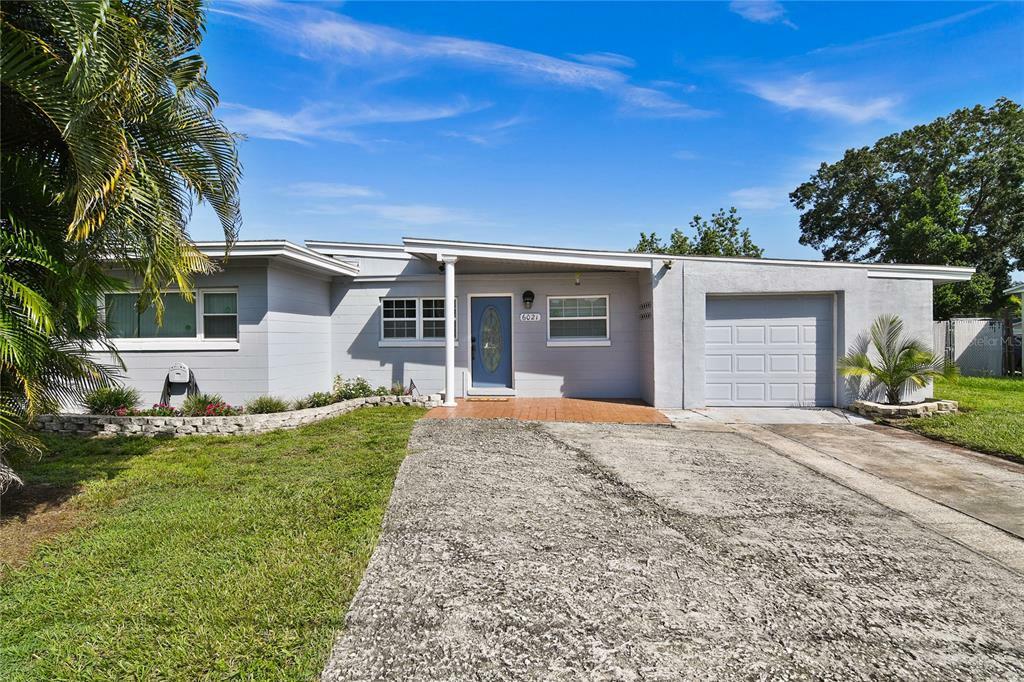 Property Photo: 6021 Yucatan Drive FL 32807