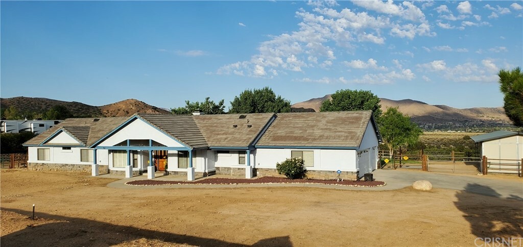 Property Photo:  32195 Cedarcroft Road  CA 93510 