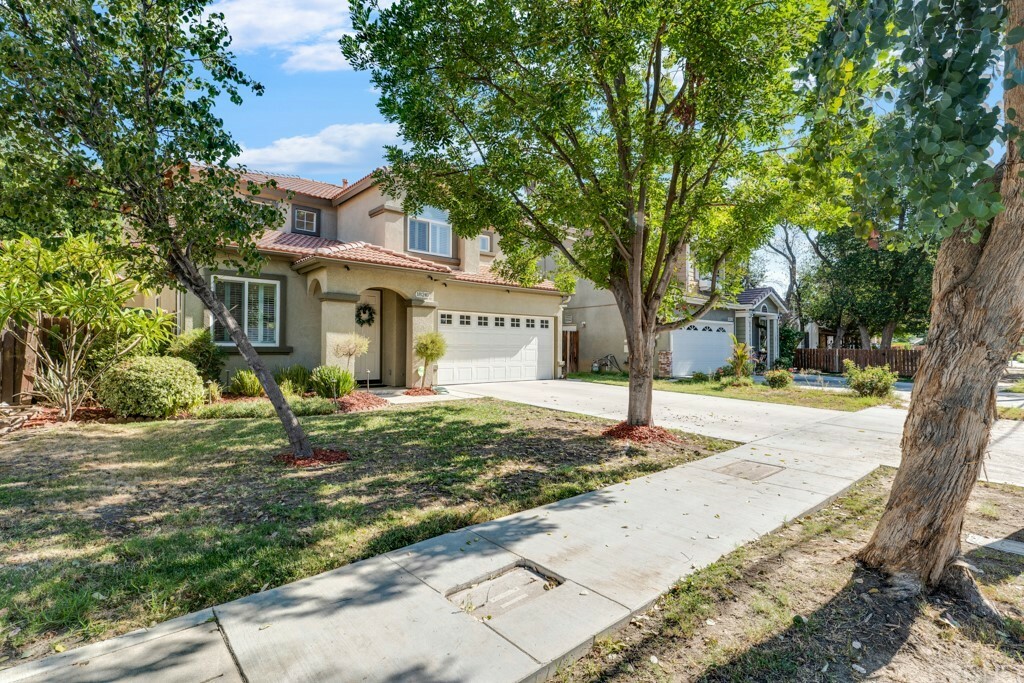 Property Photo:  18241 Arminta Street  CA 91335 