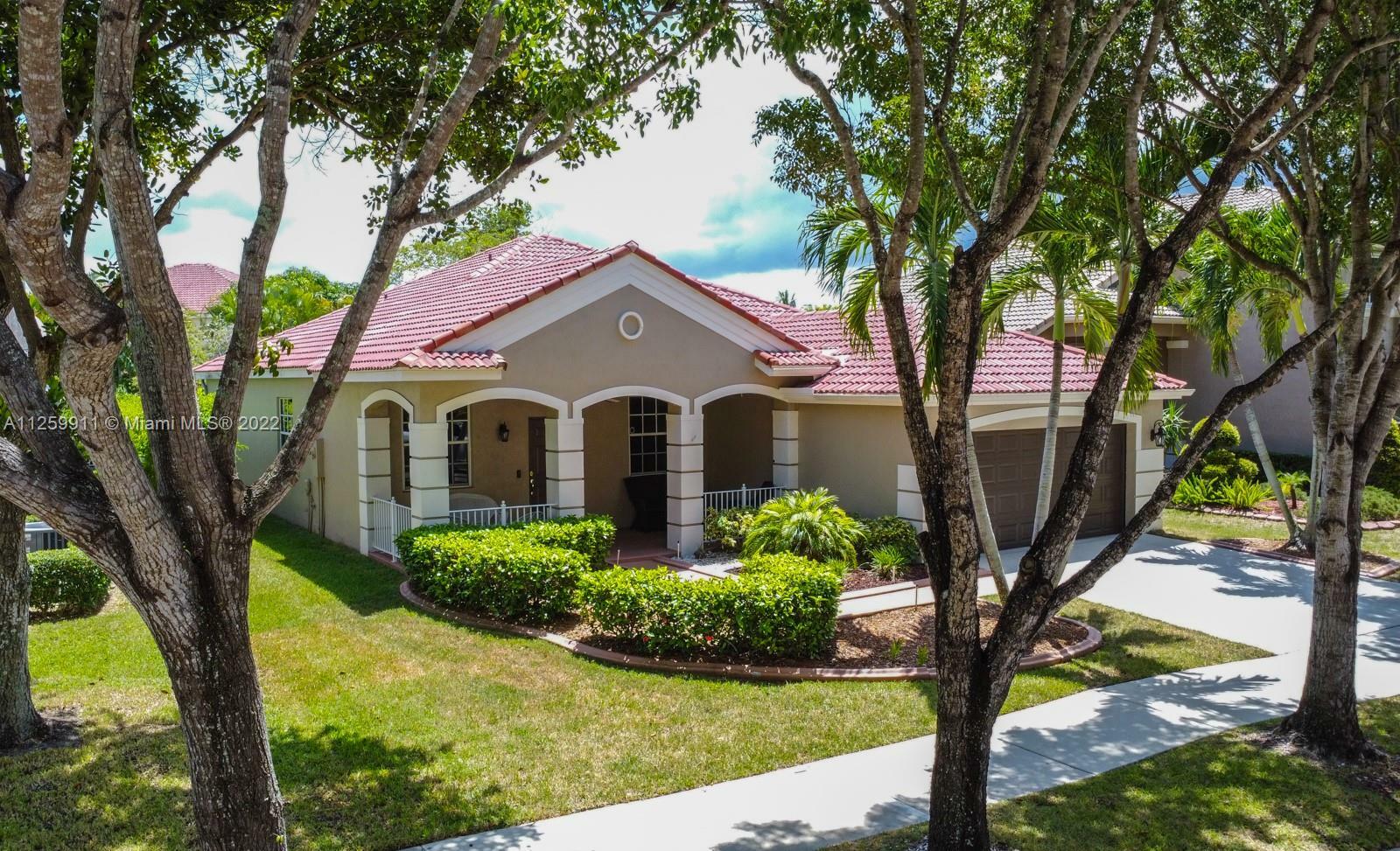 Property Photo:  4387 Fox Ridge Dr  FL 33331 