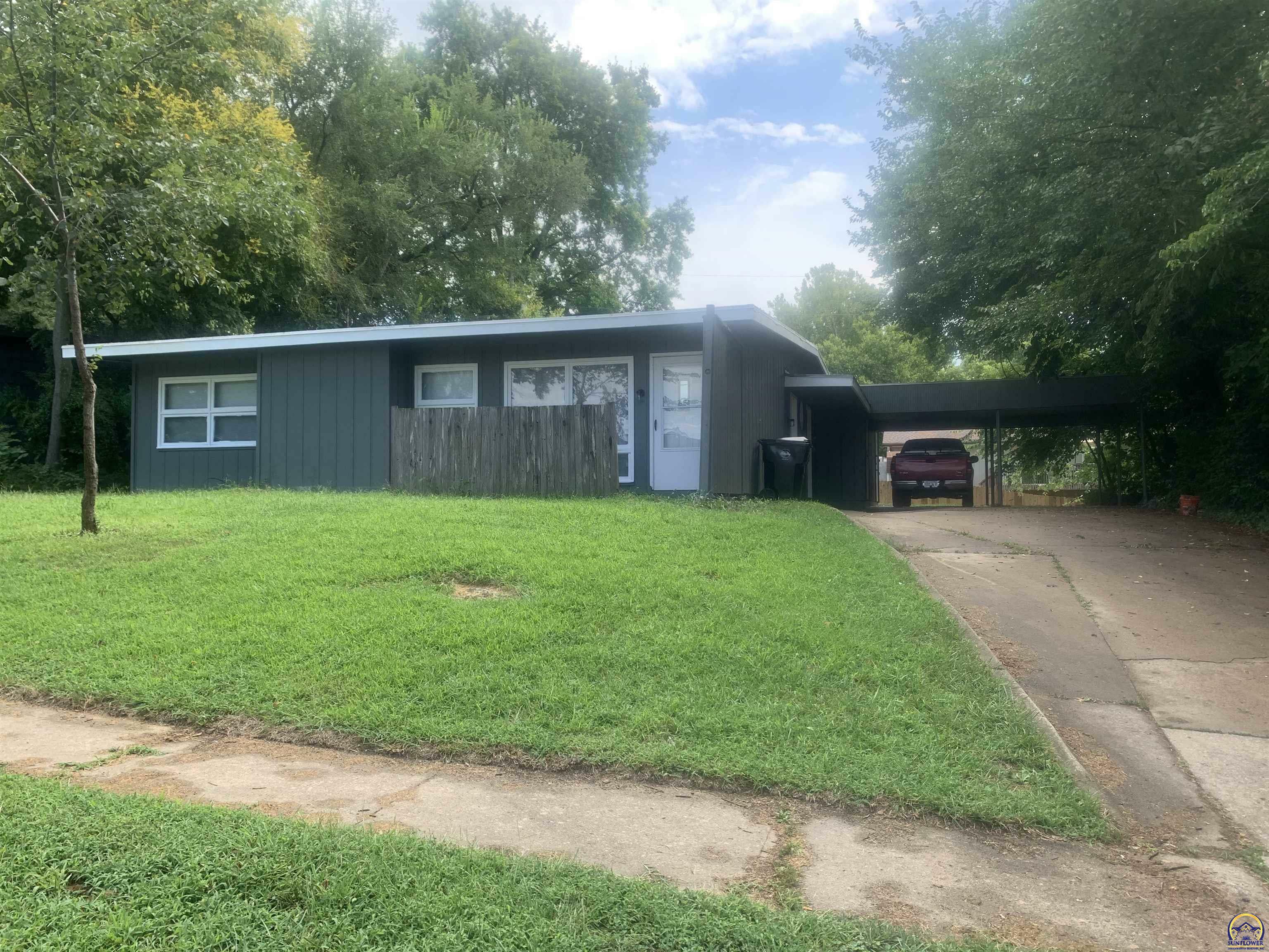 Property Photo:  3607 SW 29th Ter  KS 66614 