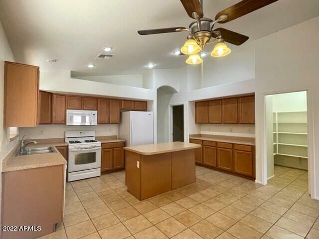 Property Photo:  45016 W Jack Rabbit Trail  AZ 85139 